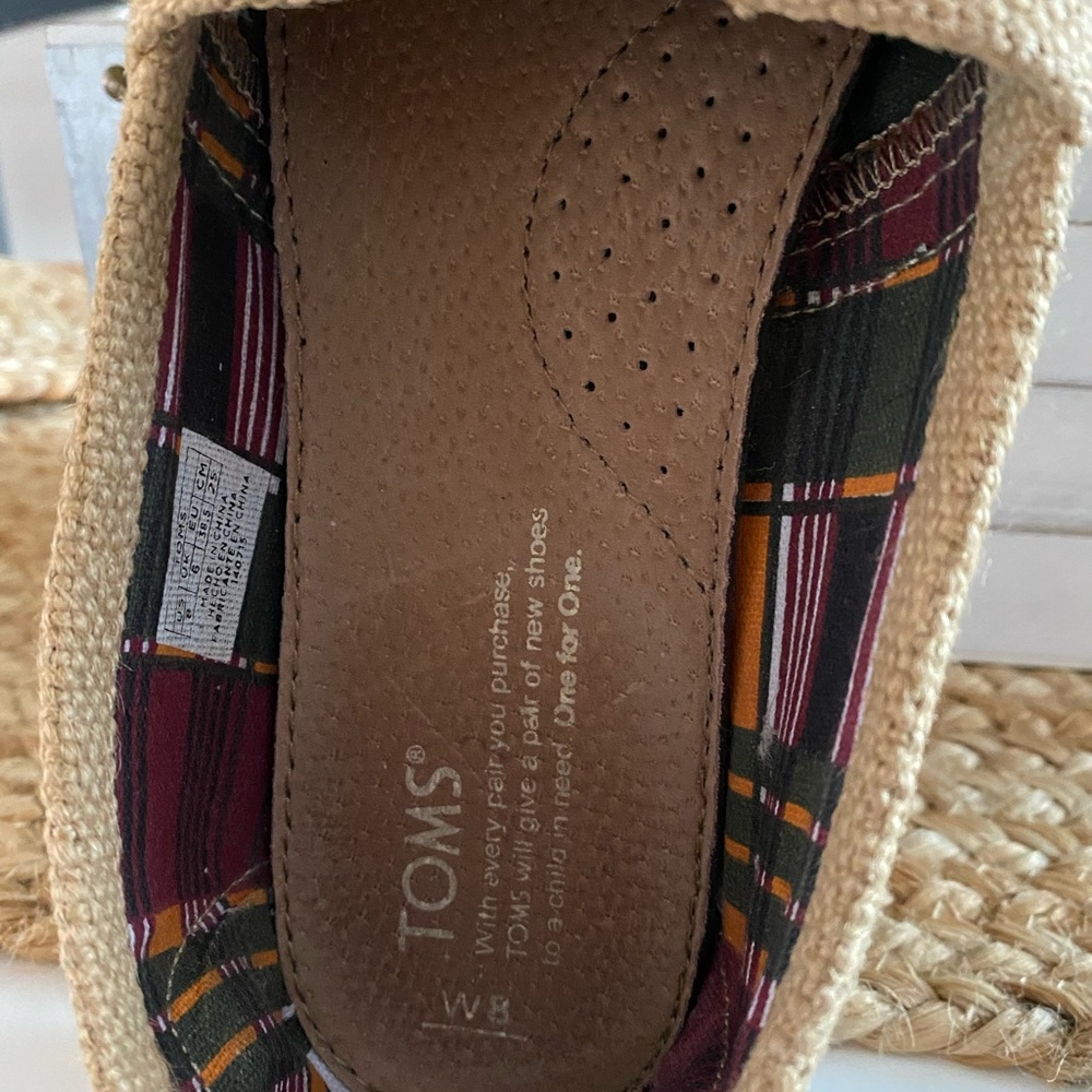 Tom’s Classic Natural Burlap Woman’s Canvas Espadrilles / Size 8 - Picture 7 of 11